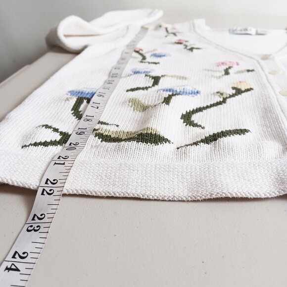 Tabi International Floral Knit V-neck Cardigan - Picture 14 of 15